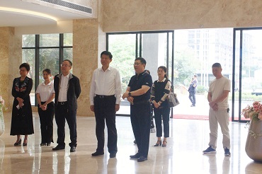 自治區(qū)政協(xié)副主席、黨組成員費(fèi)志榮到皇氏集團(tuán)宣講黨的二十大精神