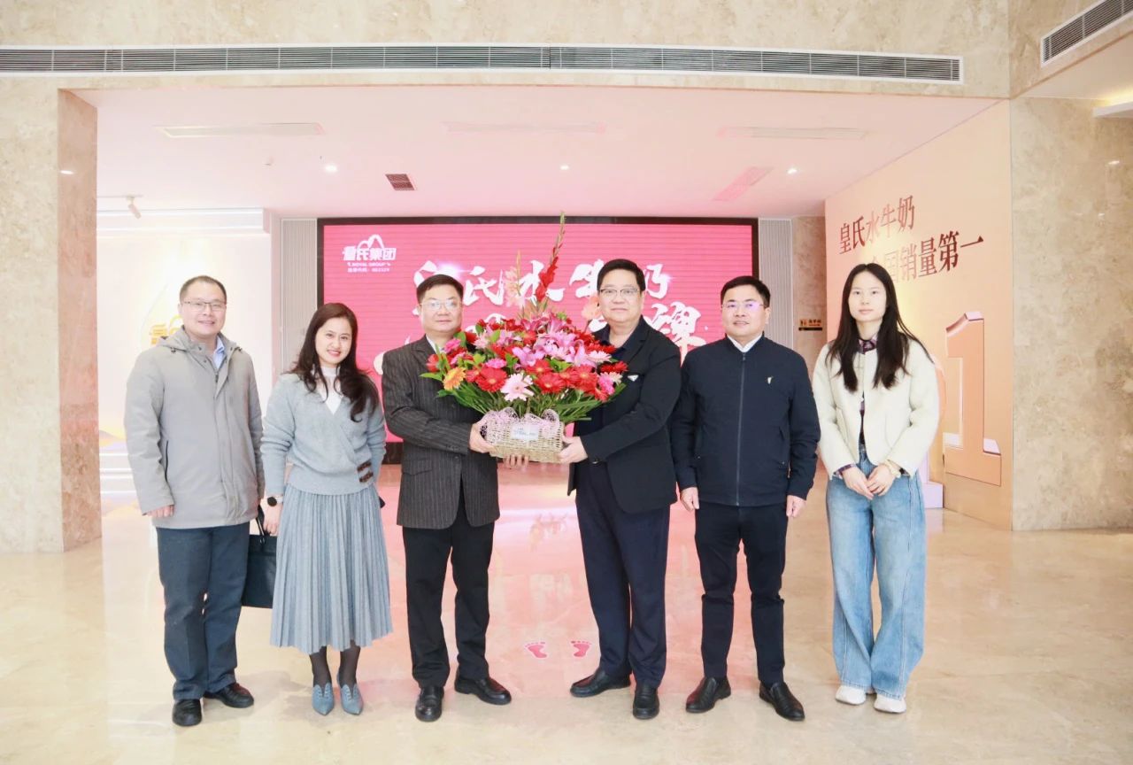 自治區(qū)工商聯(lián)黨組成員、副主席蔡家東到皇氏集團(tuán)開展春節(jié)走訪慰問(wèn)活動(dòng)